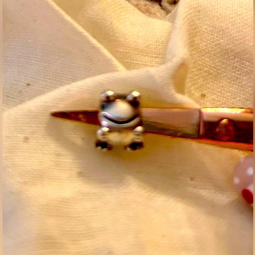 PANDORA FROG